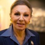 lebt farah diba noch